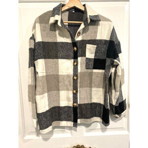 Black & White & Grey thick plaid shaket bold button up women's size Large